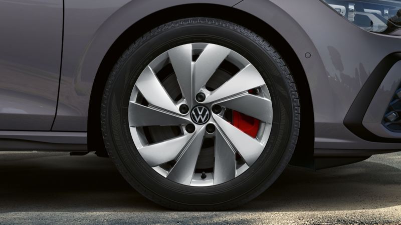 découvrez les dimensions des pneus pour volkswagen golf, afin d'optimiser la performance et la sécurité de votre véhicule. trouvez les tailles appropriées et des conseils d'achat pour choisir les meilleurs pneus.