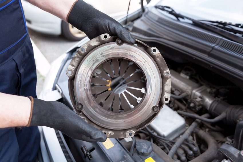 découvrez tout ce qu'il faut savoir sur l'embrayage de voiture : son fonctionnement, ses signes de défaillance, et des conseils d'entretien pour garantir une conduite fluide et sécurisée. informez-vous pour préserver la performance de votre véhicule !