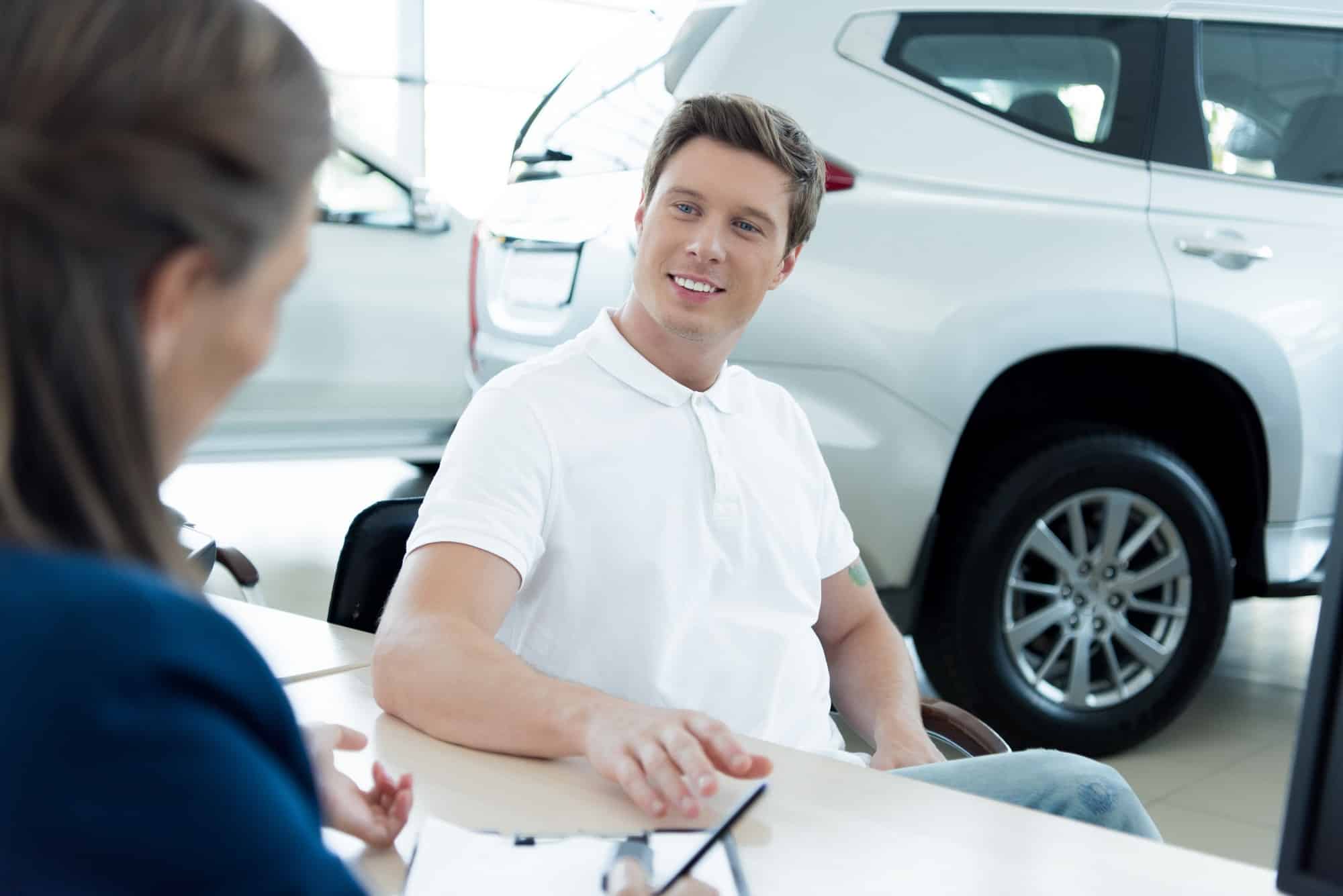 découvrez les étapes essentielles à suivre après l'achat de votre voiture, de l'immatriculation aux vérifications de sécurité, pour profiter pleinement de votre nouveau véhicule en toute sérénité.