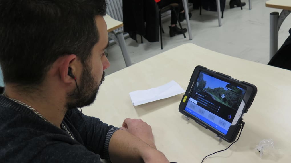 préparez-vous efficacement à l'examen du code de la route avec la poste. découvrez nos cours en ligne, tests pratiques et conseils d'experts pour réussir votre permis de conduire.