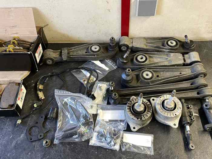 découvrez notre large sélection de pièces porsche de haute qualité. en tant que fournisseur spécialisé, nous vous proposons des pièces d'origine et des alternatives fiables pour garantir la performance et la durabilité de votre véhicule. que vous recherchiez des pièces pour l'entretien ou la réparation, nous avons tout ce qu'il vous faut pour votre porsche.