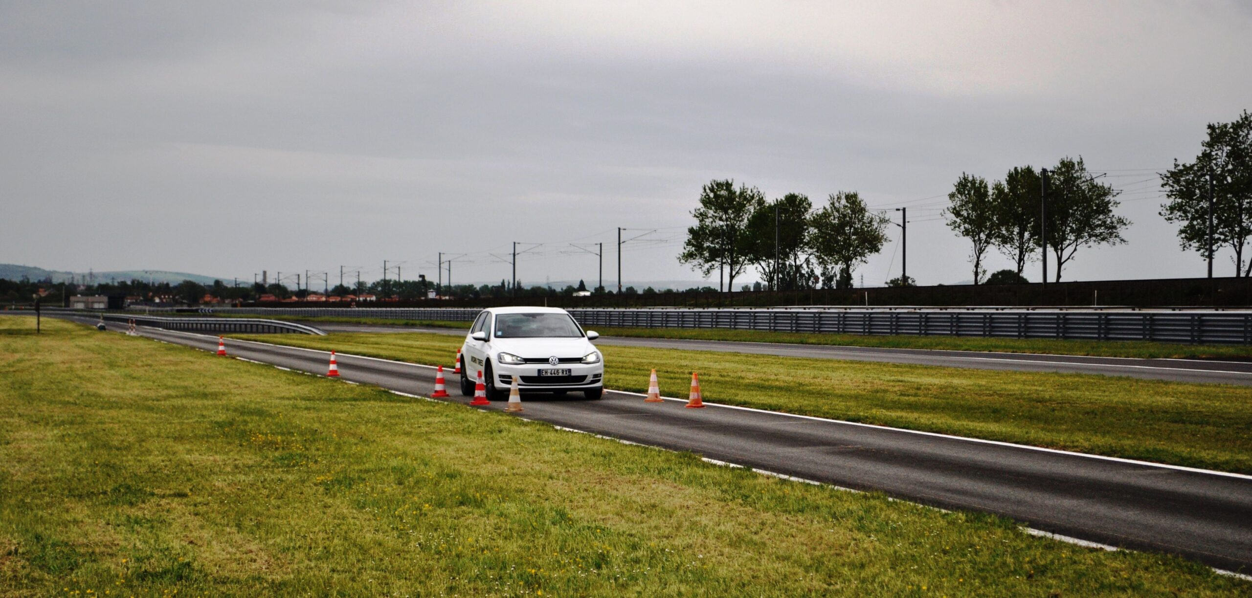 découvrez notre guide complet sur les pneus d'occasion en 2025. apprenez comment choisir, vérifier et entretenir des pneus d'occasion pour assurer votre sécurité et optimiser vos performances sur la route.