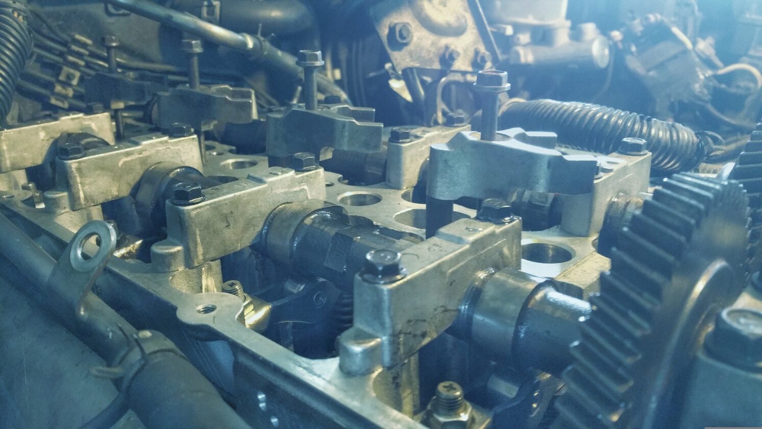 découvrez les fonctions essentielles des injecteurs automobiles et apprenez les meilleures pratiques de maintenance pour garantir une performance optimale de votre véhicule. ce guide complet vous aidera à comprendre leur rôle crucial dans le système d'alimentation et à prévenir les pannes.