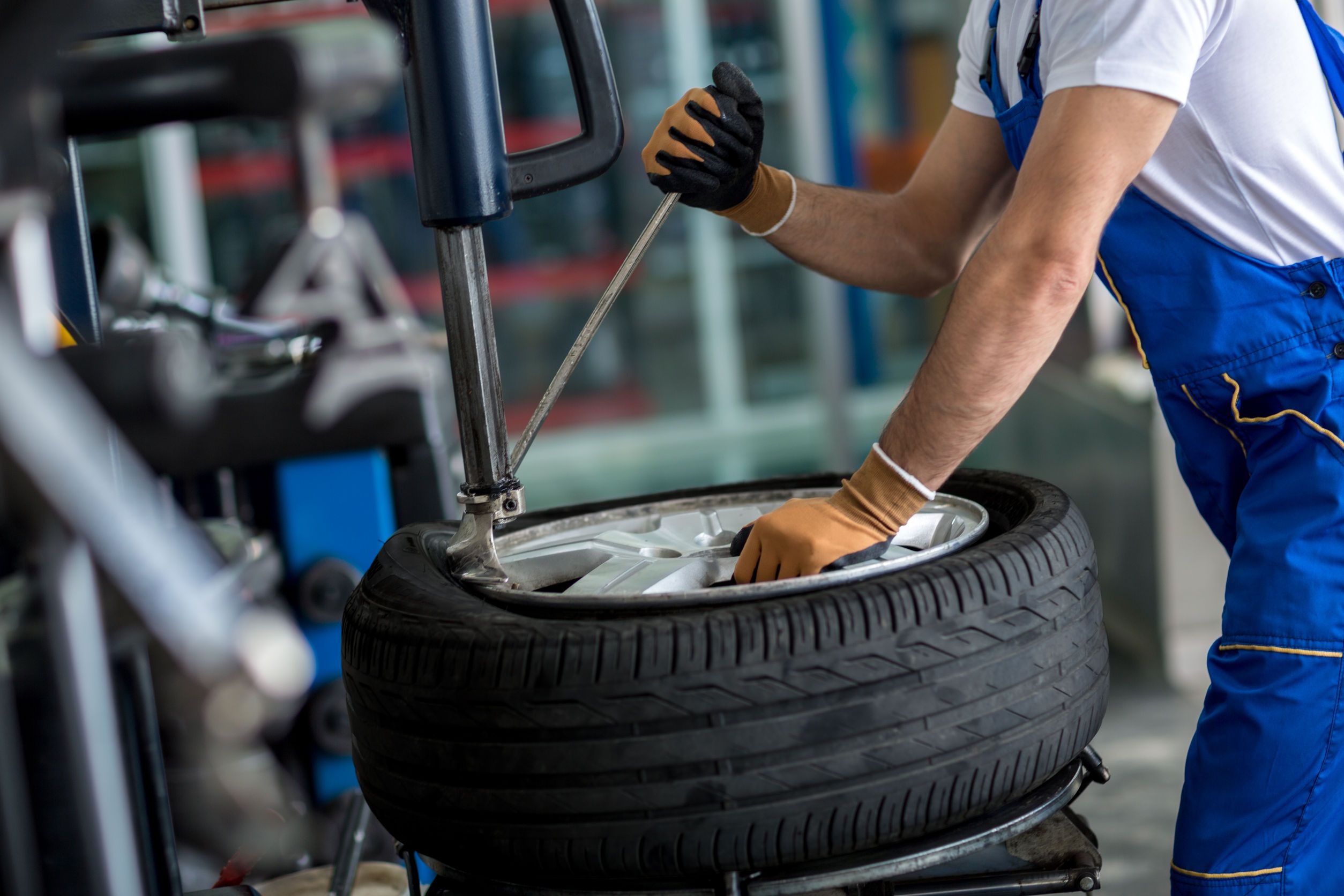 découvrez comment installer vos pneus correctement pour garantir sécurité et performance sur la route. suivez nos conseils pratiques et étapes détaillées pour un montage réussi et un usage optimal.