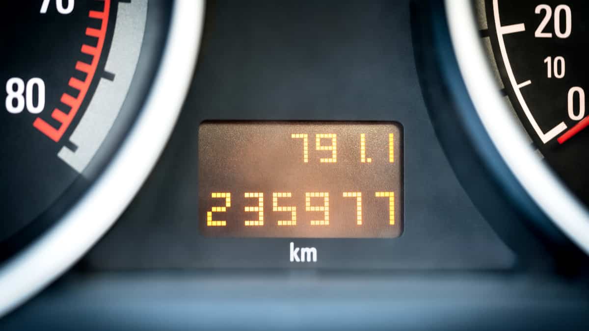 découvrez nos conseils pour évaluer le kilométrage des voitures d'occasion et choisir le véhicule qui correspond à vos besoins. explorez nos astuces pour déceler les fraudes et pour vous assurer de l'état réel de la voiture avant votre achat.