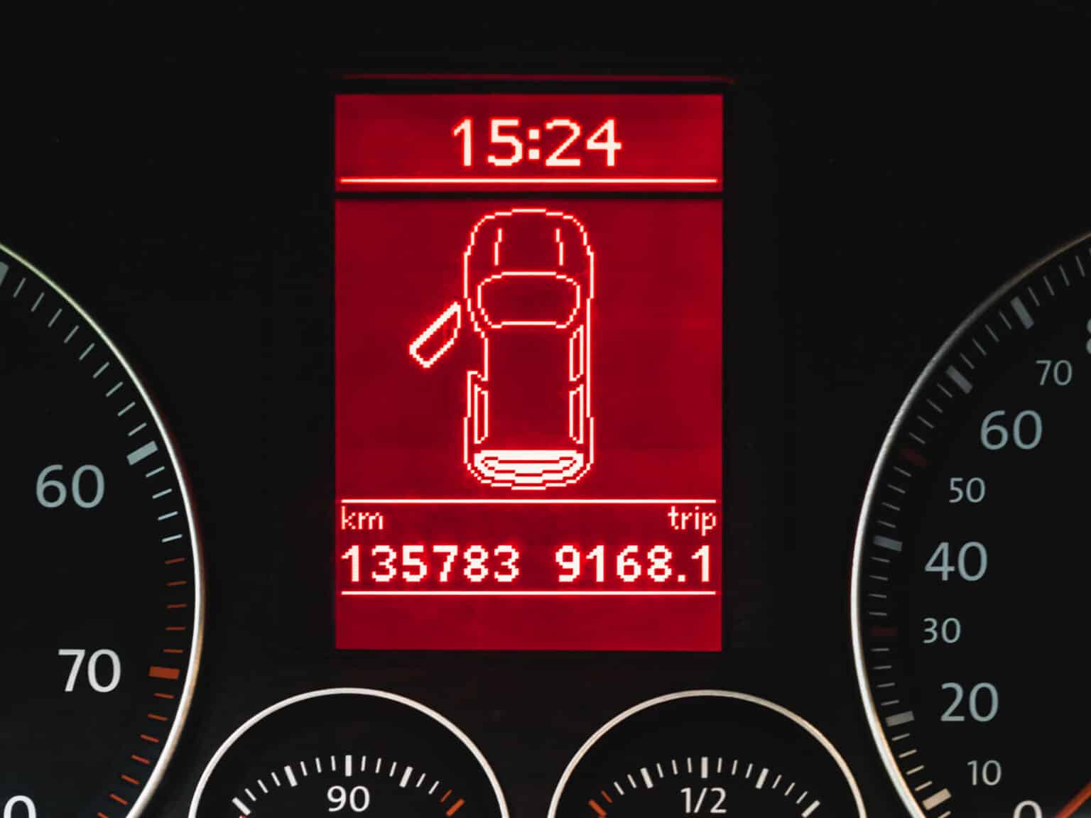 découvrez nos conseils pour évaluer le kilométrage d'une voiture d'occasion. apprenez à interpréter les compteurs, à vérifier l'historique du véhicule et à éviter les pièges courants pour faire un investissement éclairé.