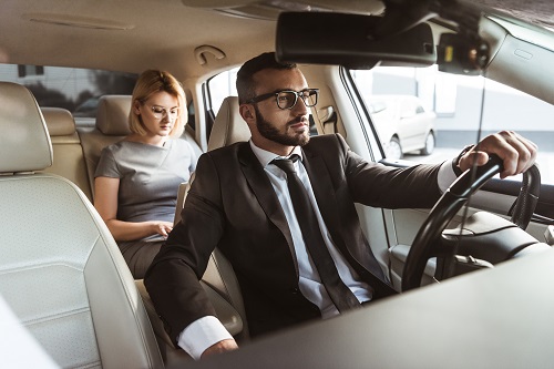 découvrez les avantages de la location de voiture avec chauffeur : confort, gain de temps, réduction du stress et service personnalisé pour vos trajets d'affaires ou vos escapades. profitez d'un déplacement agréable et efficace, sans souci de stationnement ni de navigation.