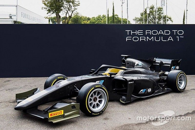 découvrez notre sélection de pneus 18 pouces pour f1 2016, conçus pour optimiser la performance et l'adhérence sur piste. parfait pour les passionnés de sport automobile à la recherche de qualité et d'innovation.