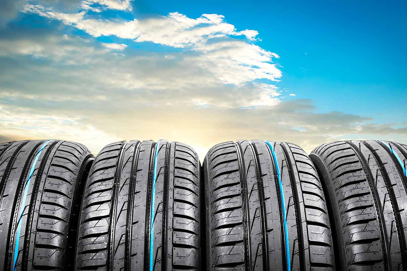 découvrez notre sélection de pneus 4 saisons adaptés aux conditions estivales. alliant performance, sécurité et confort, ces pneus vous garantissent une conduite optimale tout au long de l'année, même durant les chaudes journées d'été.