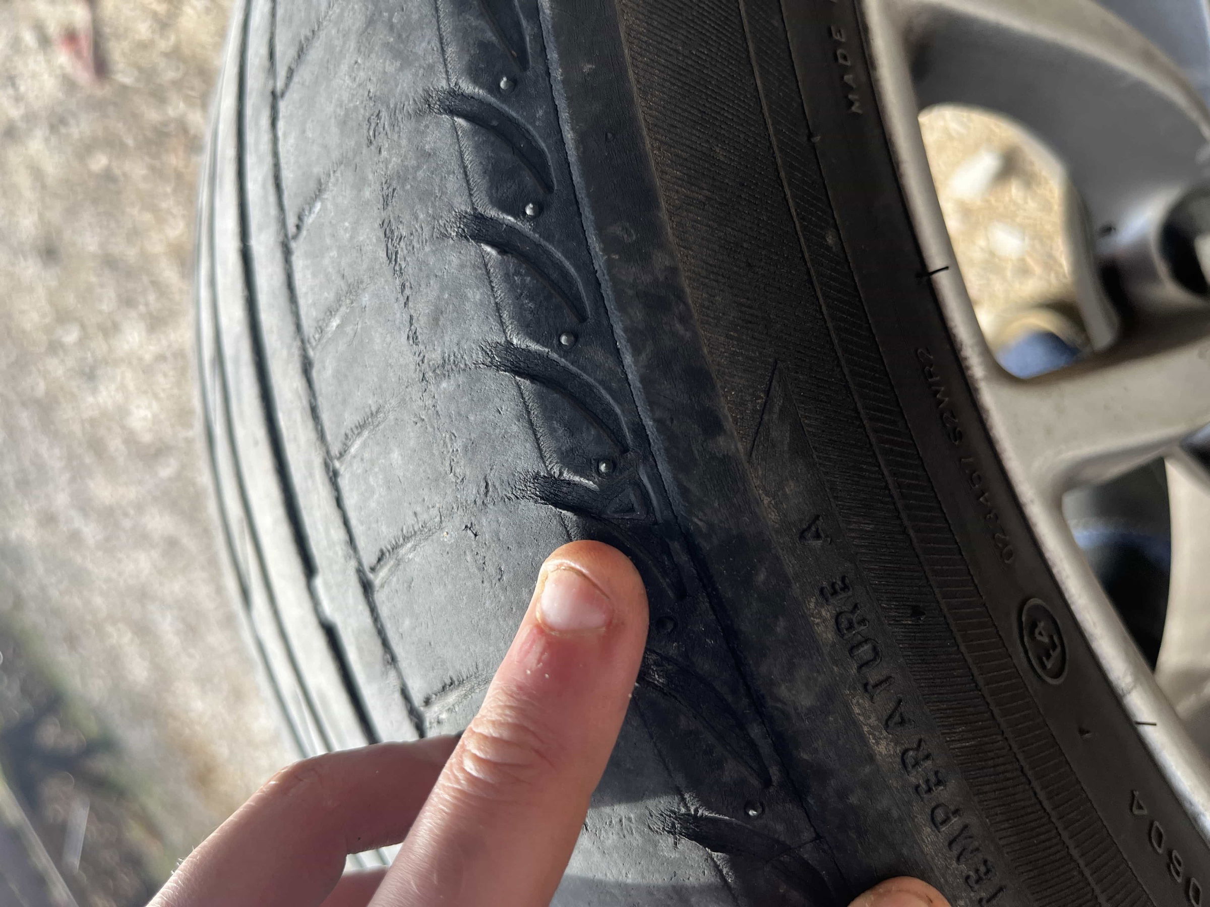 découvrez comment identifier et gérer les pneus à fuir pour assurer votre sécurité sur la route. obtenez des conseils pratiques pour maintenir la pression des pneus et prolonger leur durée de vie.