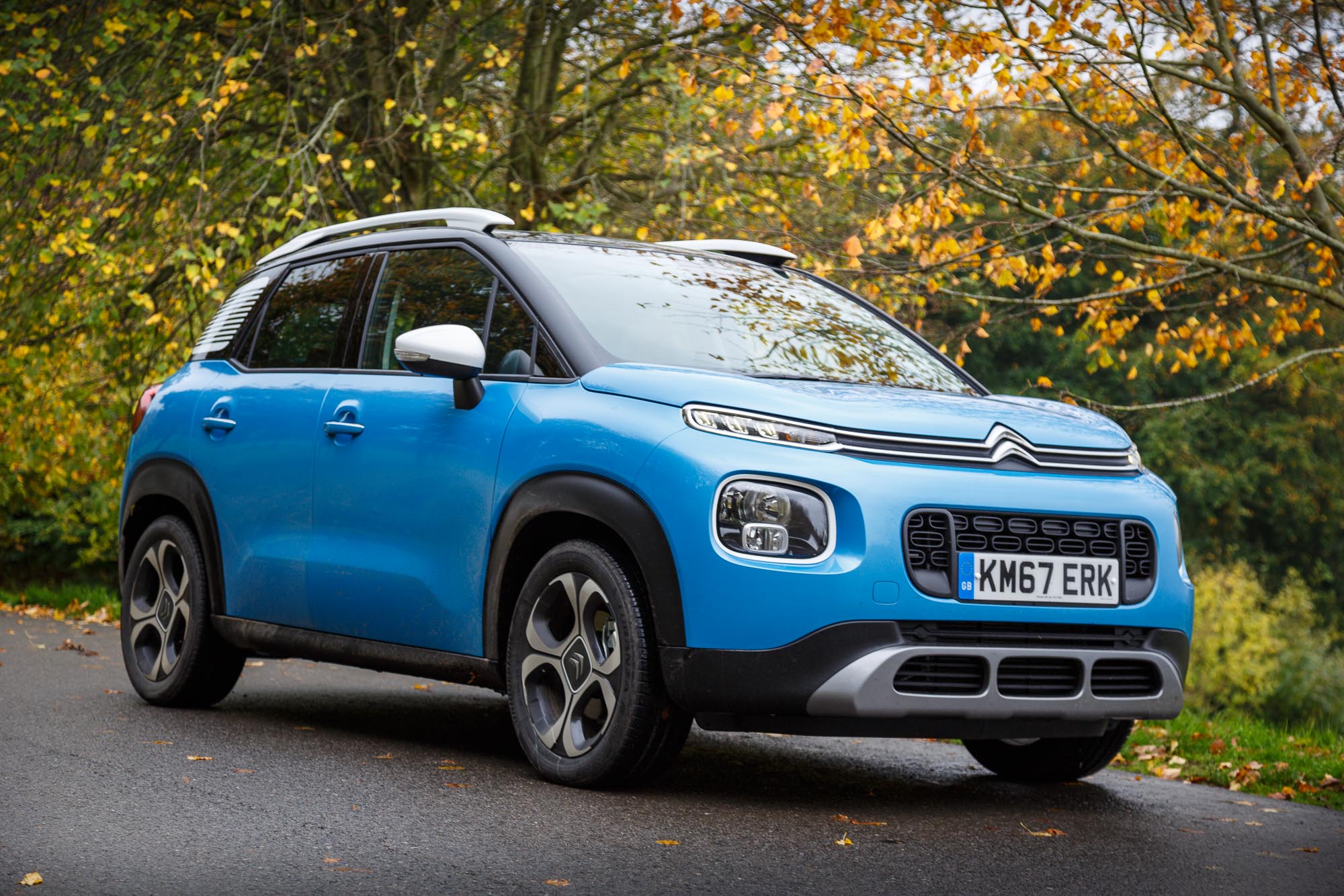 découvrez notre sélection de pneus spécialement conçus pour le citroën c3 aircross. profitez d'une conduite sécurisée et confortable, quel que soit le terrain. choisissez des pneus qui allient performance, durabilité et efficacité. trouvez le modèle idéal pour optimiser votre expérience de conduite.