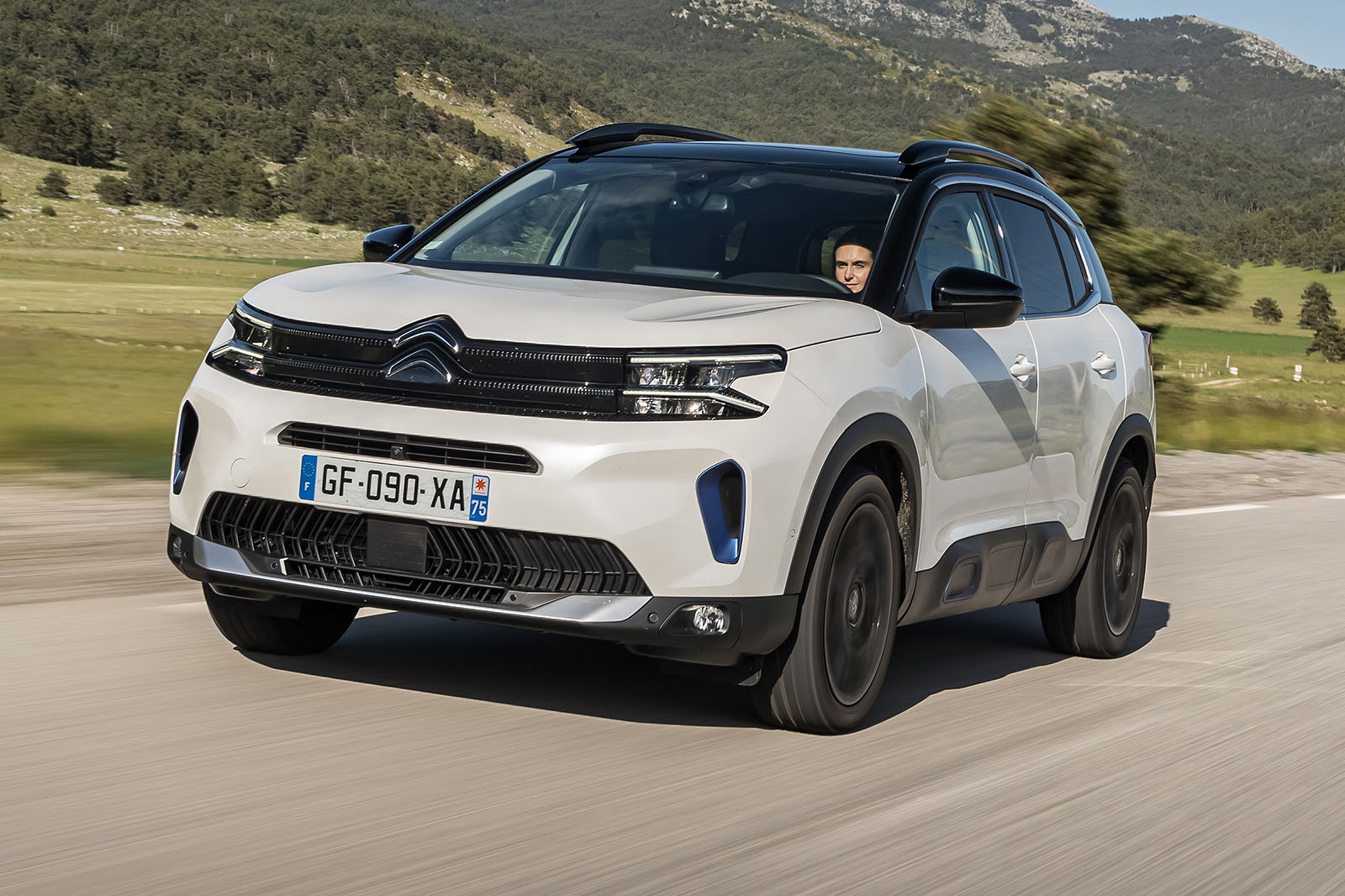 découvrez notre sélection de pneus pour citroën c5 aircross, alliant performance, sécurité et confort. améliorez votre expérience de conduite avec des pneumatiques adaptés à tous les types de routes et conditions climatiques.