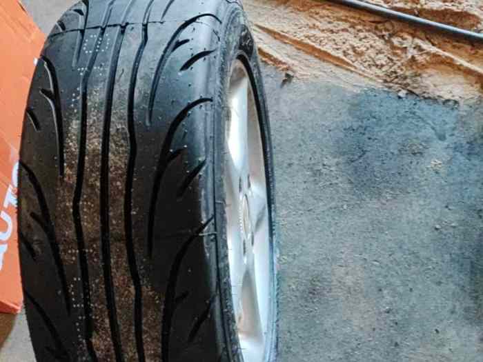 découvrez notre gamme de pneus en compétition, conçus pour maximiser l'adhérence et la performance sur piste. idéaux pour les passionnés de sports automobiles, nos pneus vous garantissent une tenue de route optimale et une expérience de conduite inégalée.
