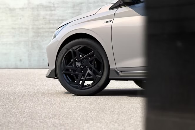 découvrez notre sélection de pneus adaptés à la hyundai i20 pour maximiser votre sécurité et votre confort sur la route. profitez de performances optimales, d'une excellente adhérence et d'une longue durée de vie. choisissez le bon pneumatique pour votre hyundai i20 et roulez en toute sérénité.