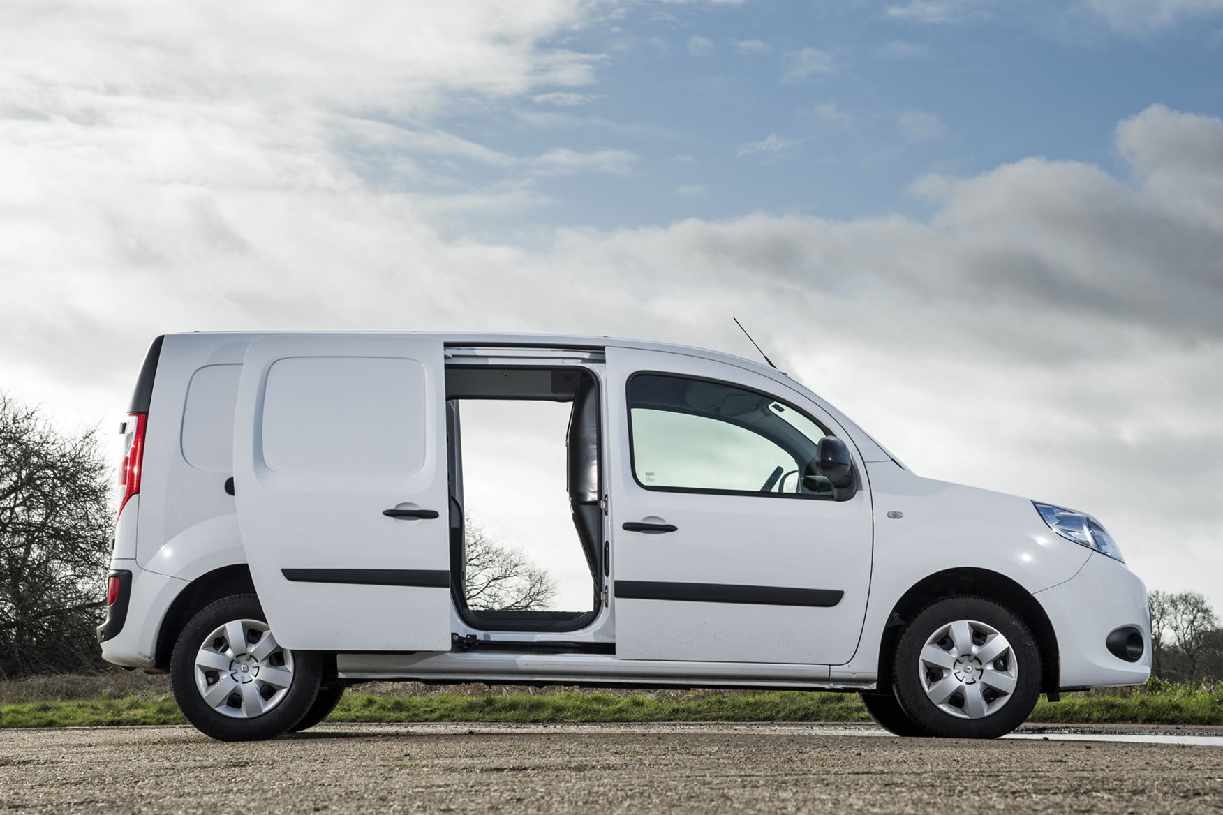 découvrez notre sélection de pneus idéaux pour votre renault kangoo iii. alliant performance, sécurité et confort, choisissez les meilleures options pour une conduite optimale par tous les temps.