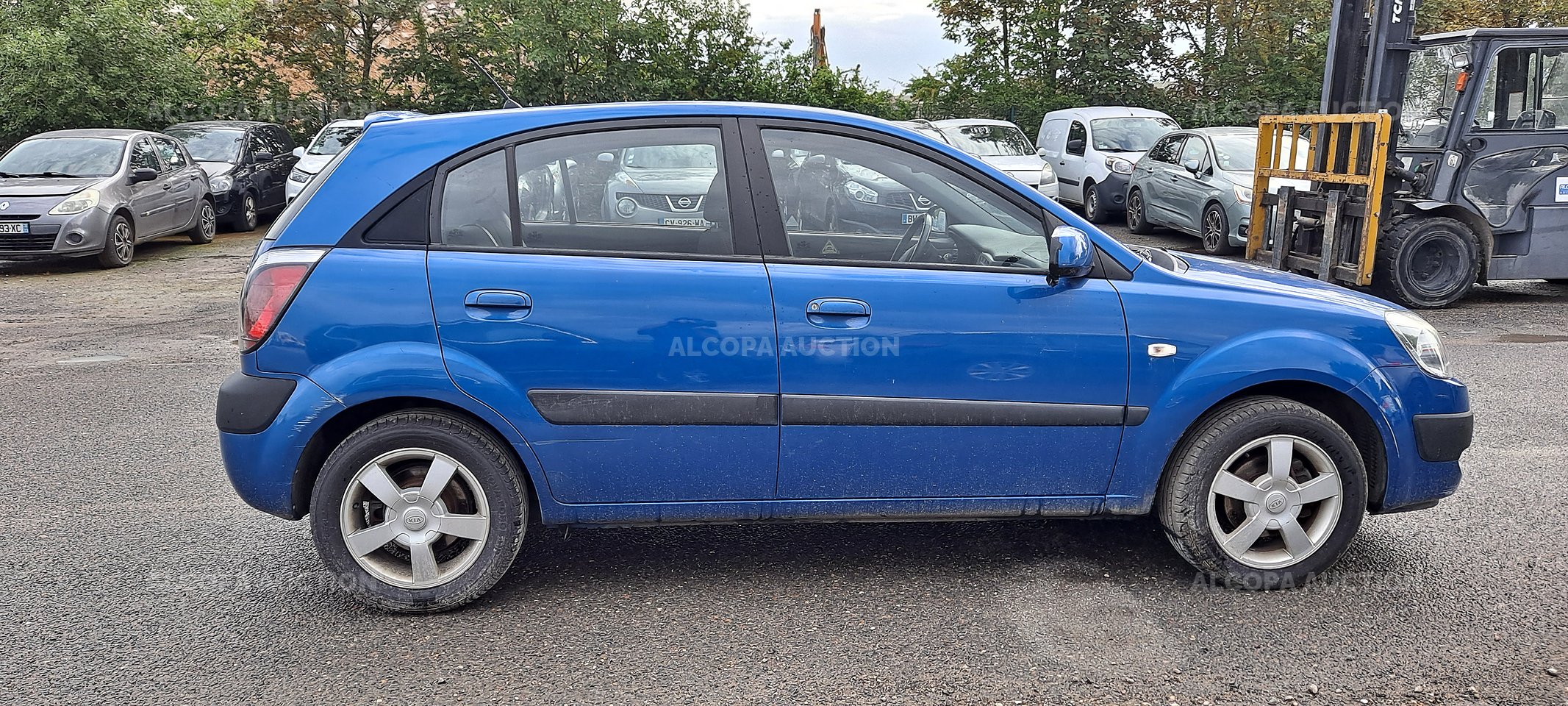 découvrez notre sélection de pneus spécialement conçus pour votre kia rio. offrant sécurité, confort et performance, choisissez le meilleur équipement pour garantir une conduite optimale. trouvez les tailles et marques adaptées à votre modèle pour une expérience de conduite inégalée.