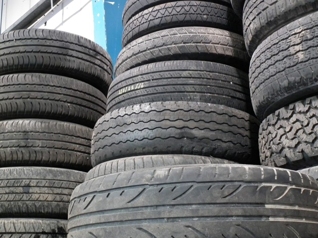 découvrez notre sélection de pneus adaptés à la mercedes cla, offrant sécurité, performance et confort. parcourez notre gamme de marques de qualité pour optimiser votre expérience de conduite. commandez dès maintenant et assurez-vous de rouler en toute sérénité.