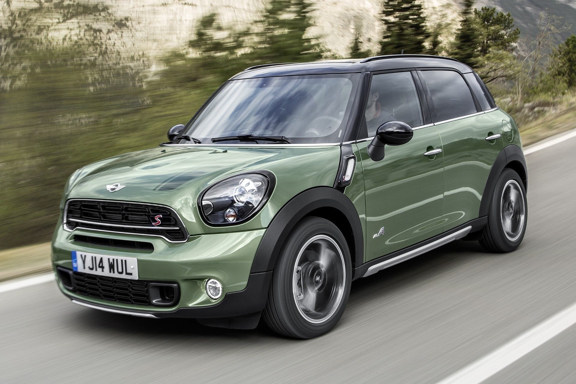 découvrez notre sélection de pneus pour mini countryman 2, alliant performance, sécurité et confort. choisissez les pneus adaptés pour optimiser votre expérience de conduite tout en garantissant une excellente adhérence sur route. commandez dès maintenant pour améliorer la performance de votre véhicule !