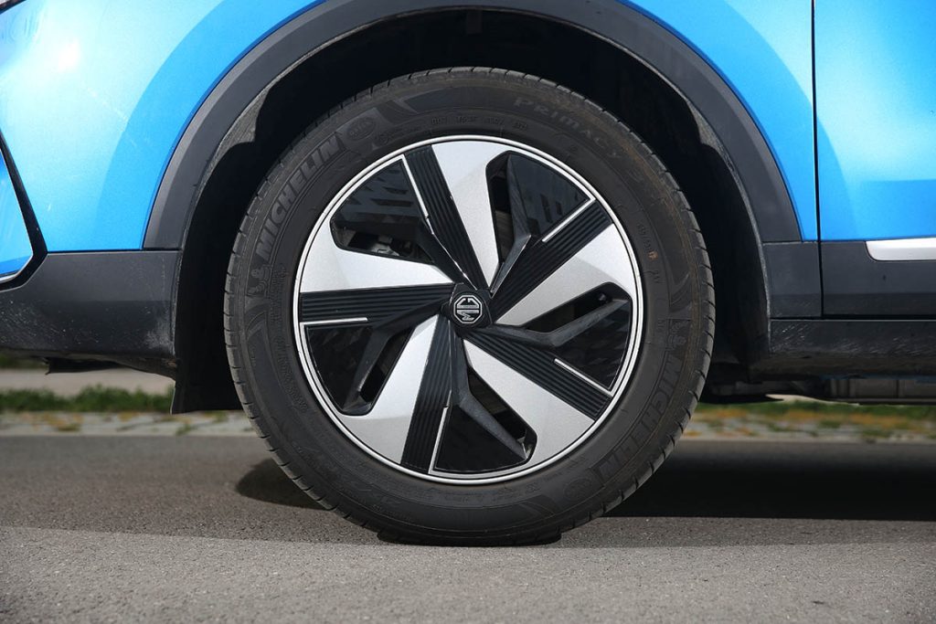 découvrez les pneus optimaux pour le mg zs, conçus pour améliorer votre sécurité, votre confort de conduite et l'efficacité de votre véhicule. profitez d'une performance exceptionnelle sur toutes les routes.