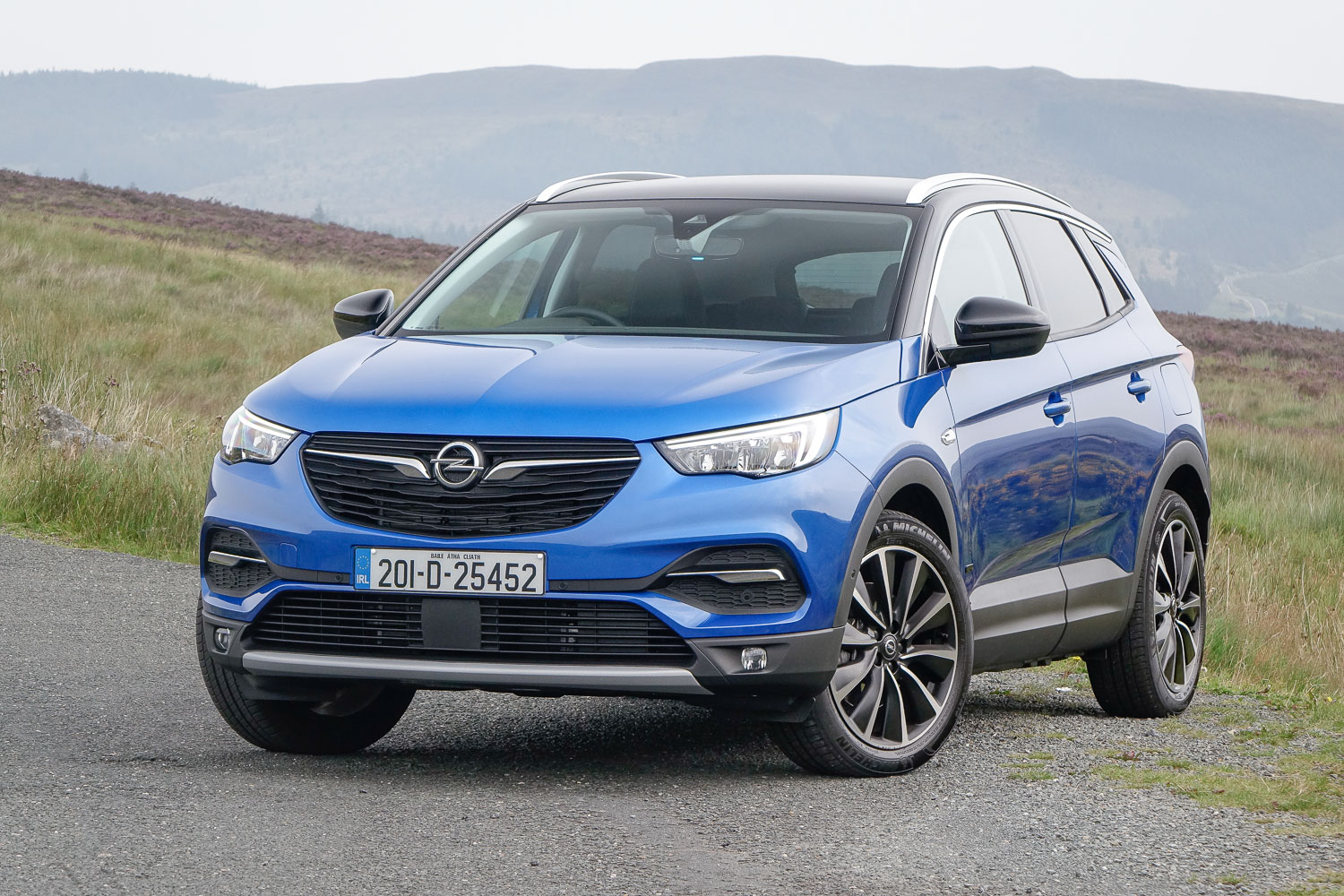 découvrez les meilleurs pneus pour votre opel grandland. améliorez la performance, la sécurité et le confort de conduite de votre véhicule avec notre sélection de pneus optimaux adaptés à tous les types de routes et de conditions météorologiques.