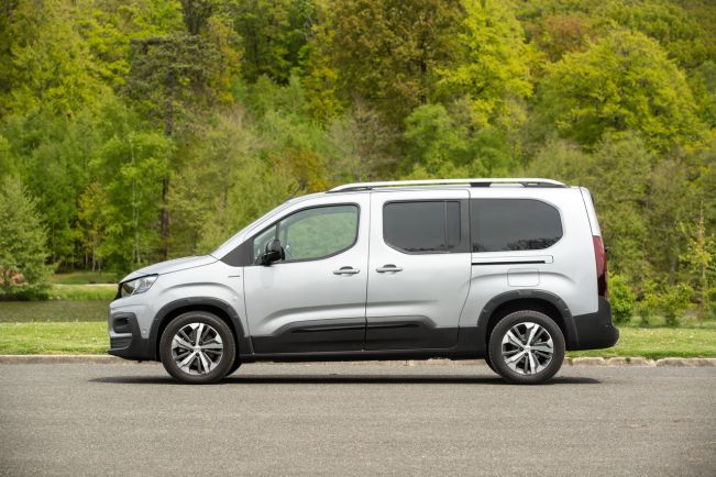 découvrez les pneus optimaux pour votre peugeot rifter, conçus pour améliorer la sécurité, le confort et la performance de votre véhicule sur tous types de routes. choisissez la meilleure solution pour vos trajets quotidiens ou vos aventures en famille.