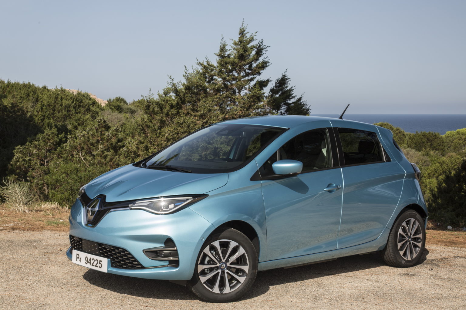 découvrez les pneus optimaux pour votre renault zoe, alliant performance, sécurité et confort. améliorez vos trajets avec une adhérence et une longévité adaptées à votre véhicule électrique.