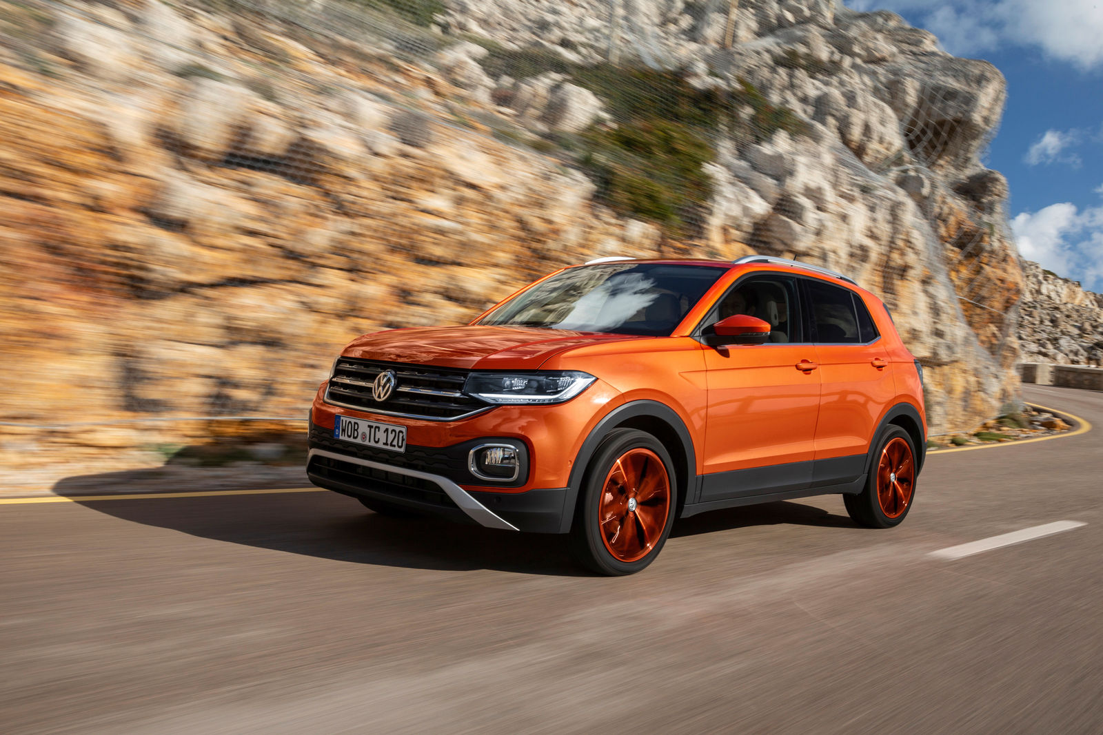 découvrez les pneus optimaux pour votre volkswagen t-cross, conçus pour offrir une performance supérieure, une adhérence exceptionnelle et un confort de conduite inégalé. assurez la sécurité et le style de votre véhicule avec nos recommandations de pneus adaptés.