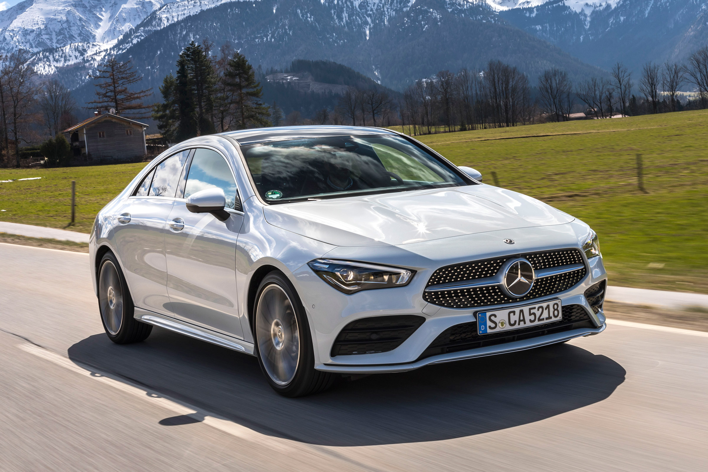 découvrez notre sélection de pneus performances adaptés à votre mercedes cla. optimisez l'adhérence, la sécurité et le confort de conduite avec des options haut de gamme pour tirer le meilleur parti de votre véhicule.