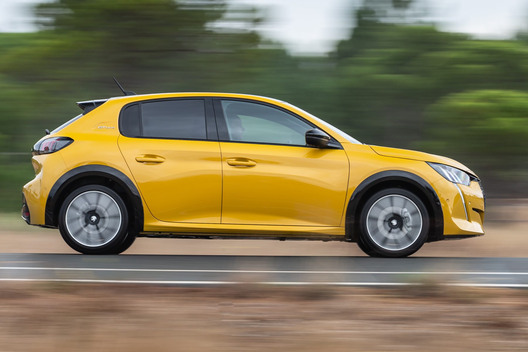 découvrez notre sélection de pneus adaptés pour la peugeot 208 ii. améliorez la sécurité et le confort de votre conduite avec des pneus de qualité, spécialement choisis pour optimiser les performances de votre véhicule. commandez en ligne dès maintenant et profitez d'une livraison rapide !