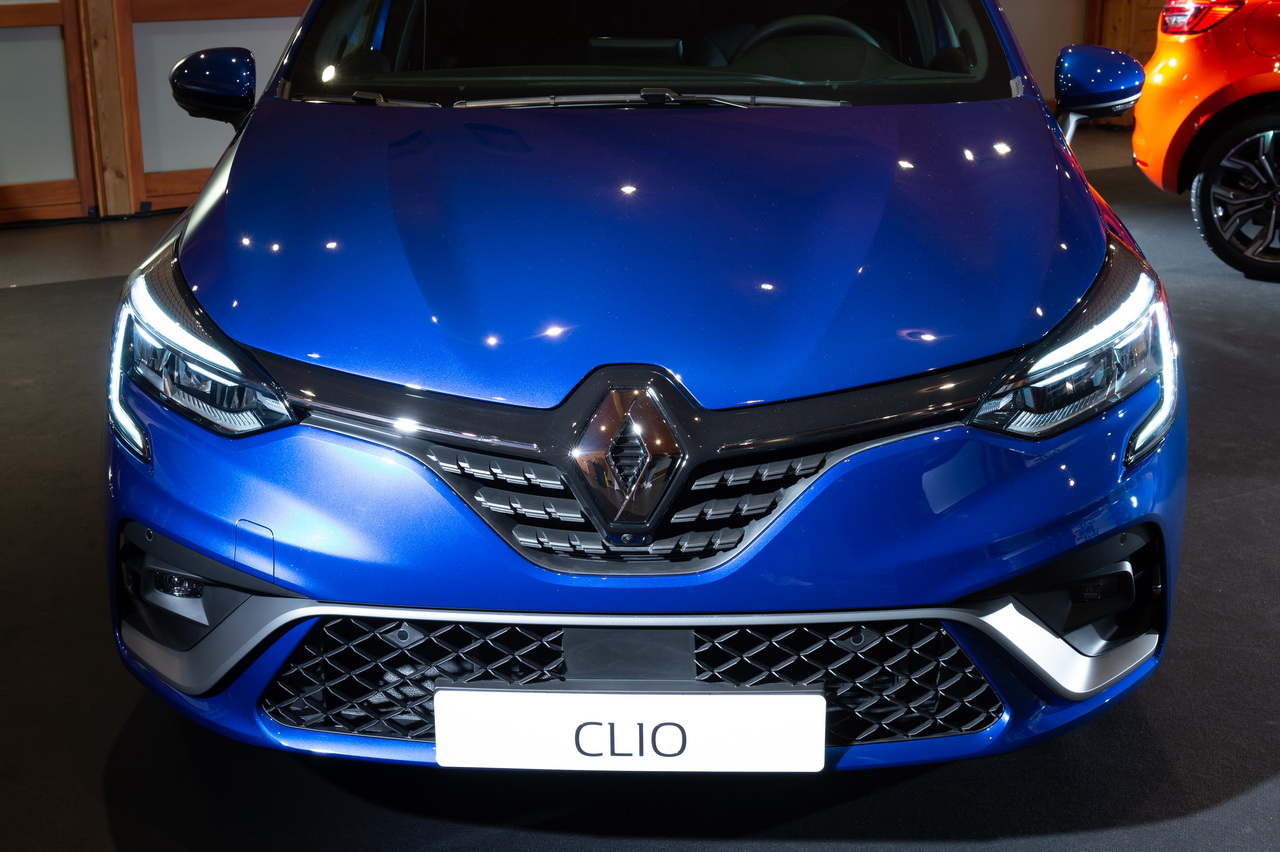 découvrez notre sélection de pneus adaptés à la renault clio v pour optimiser votre sécurité et performance sur la route. profitez de conseils d'experts et d'offres exclusives pour équiper votre véhicule avec des pneumatiques de qualité.