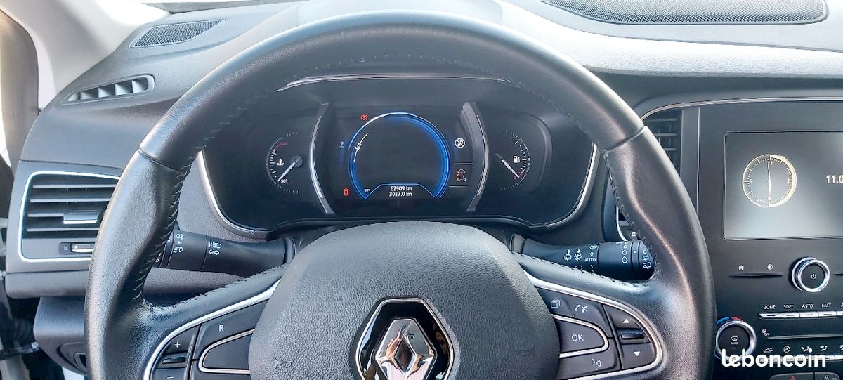 découvrez notre sélection de pneus adaptés à la renault mégane iv pour optimiser votre sécurité et confort de conduite. choisissez parmi des marques de qualité, conçues pour améliorer la performance de votre véhicule sur toutes les routes.