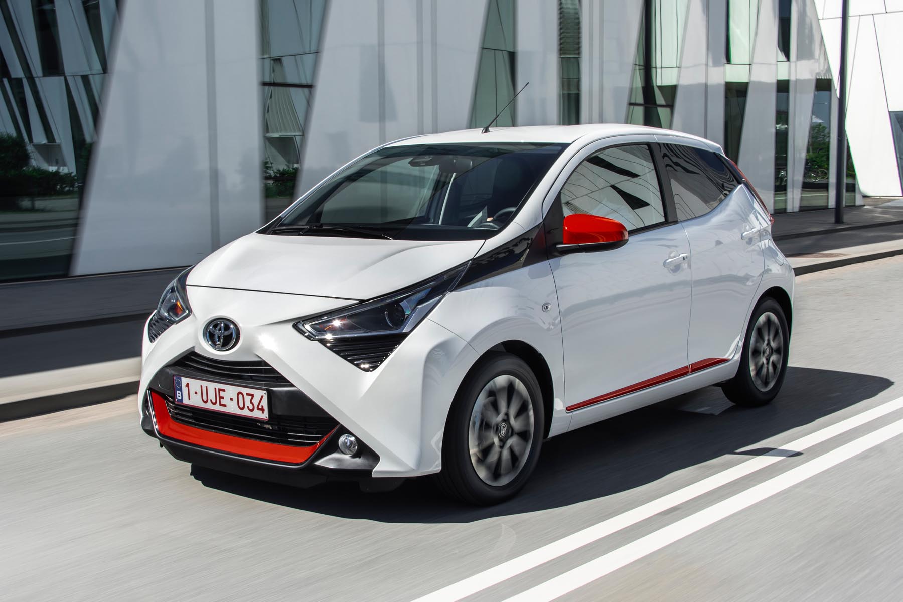 découvrez notre sélection de pneus adaptés pour toyota aygo x, alliant performance, sécurité et confort sur la route. choisissez parmi des marques réputées et roulez en toute tranquillité.