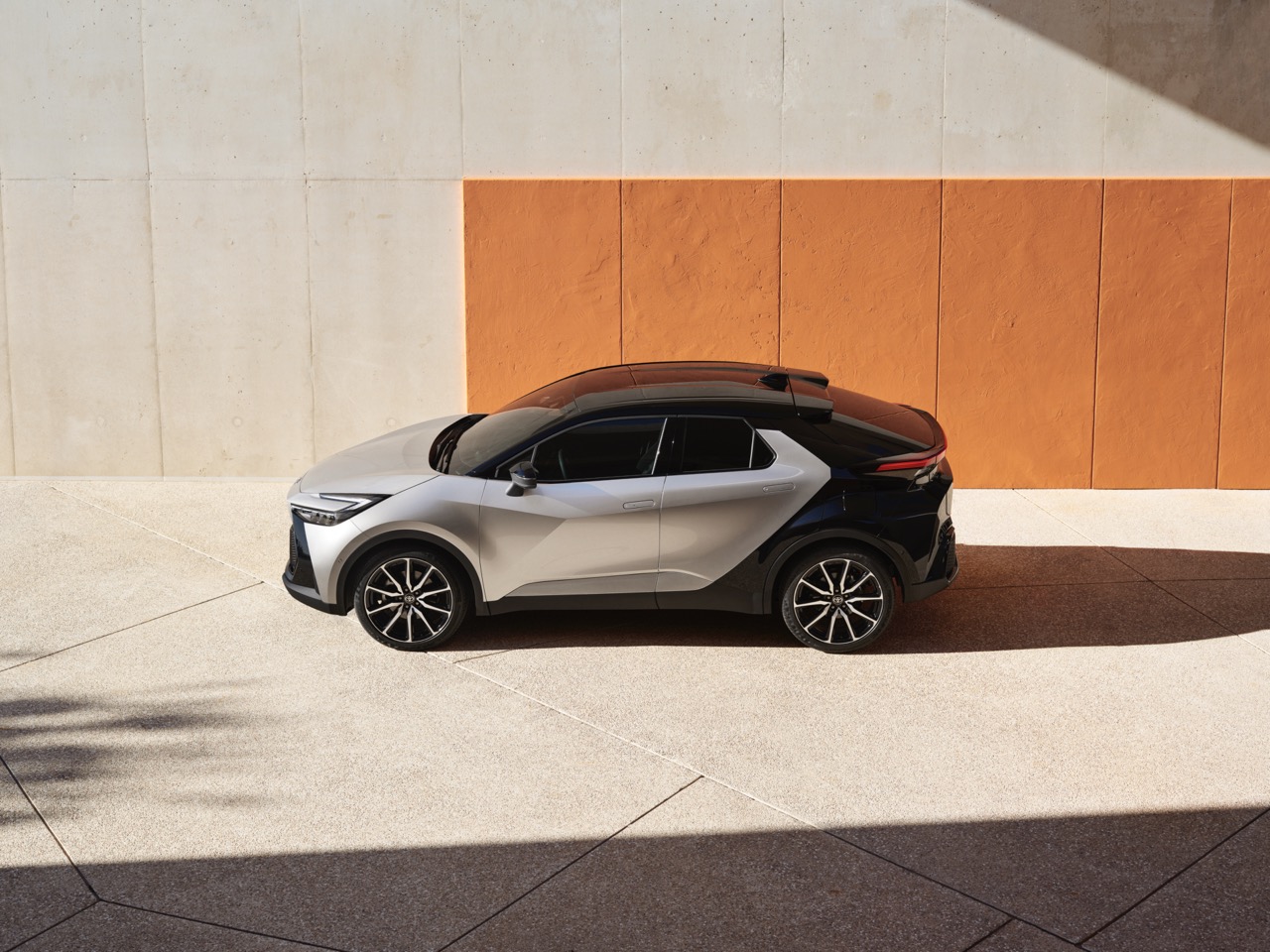 découvrez notre sélection de pneus adaptés au toyota c-hr pour garantir sécurité et performance sur la route. profitez d'offres exclusives et d'une expertise professionnelle pour choisir les meilleurs pneus pour votre véhicule.