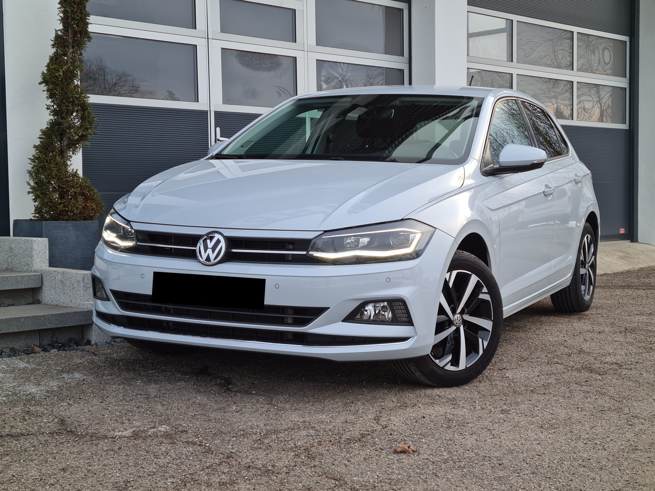 découvrez notre sélection de pneus pour volkswagen polo vi. assurance qualité, performances optimales et confort de conduite pour votre véhicule. trouvez le bon modèle pour votre polo vi et roulez en toute sécurité, quelle que soit la saison!