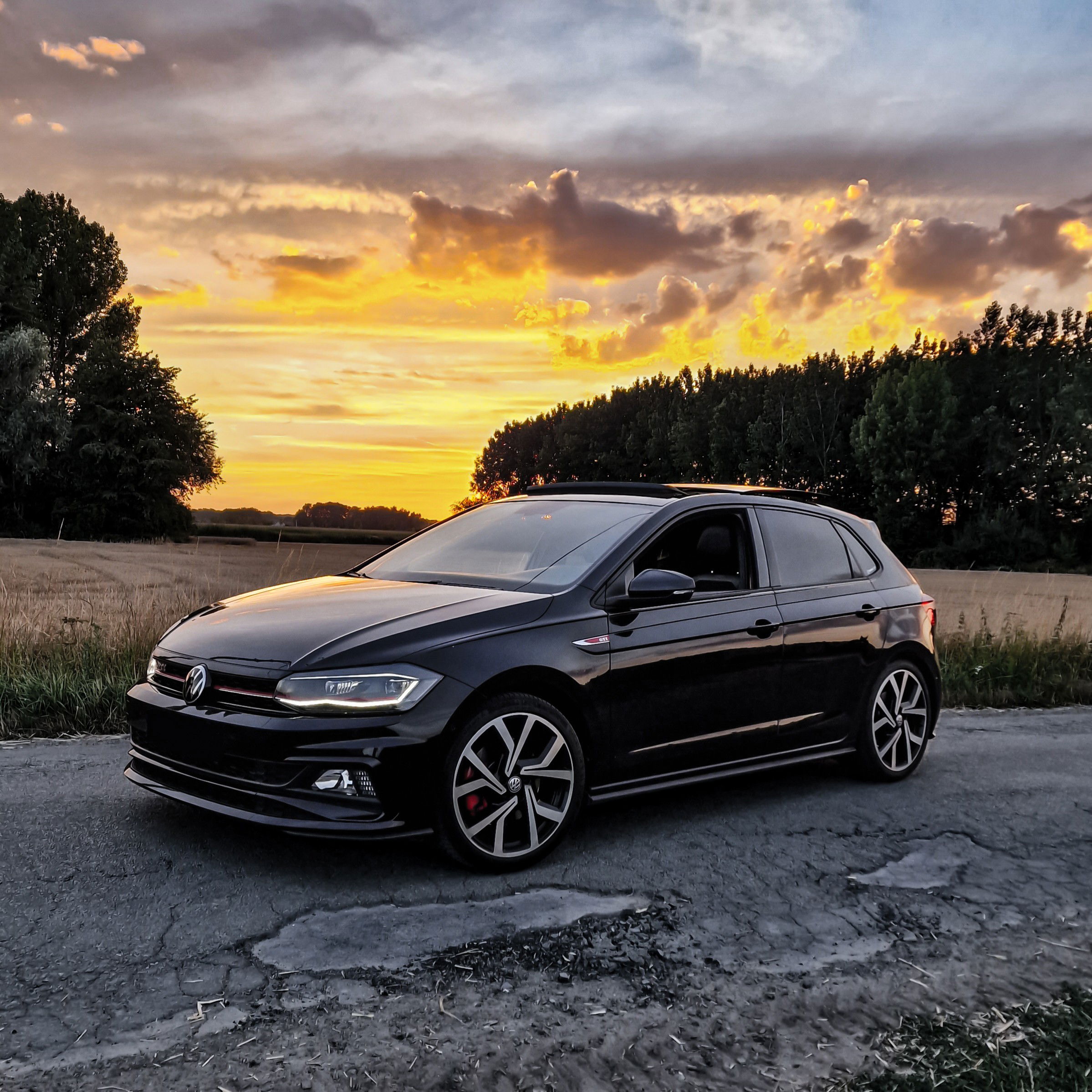 découvrez notre sélection de pneus adaptés pour votre volkswagen polo vi. assurez-vous de rouler en toute sécurité et confort grâce à des pneus performance, offrant traction et longévité. choisissez la qualité pour votre véhicule !