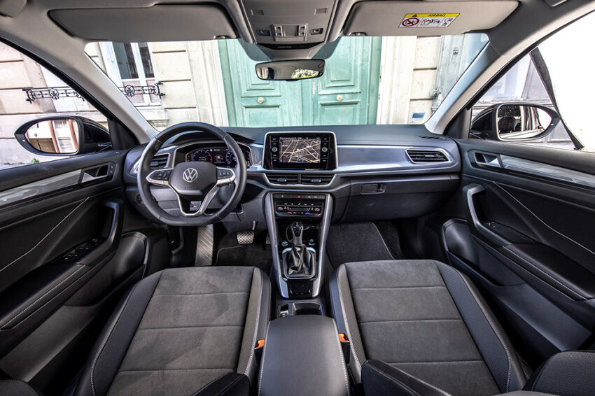 découvrez notre sélection de pneus adaptés pour votre volkswagen t-roc. assurez sécurité, confort et performance sur la route avec des pneus de qualité, spécialement conçus pour optimiser la tenue de route de votre suv. explorez nos offres dès maintenant !