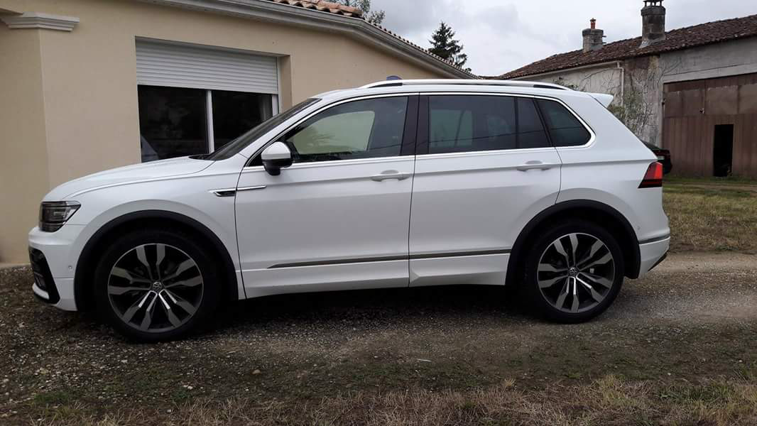 découvrez notre sélection de pneus pour volkswagen tiguan ii, alliant performance, sécurité et confort. trouvez le pneu idéal pour votre suv afin d'améliorer votre expérience de conduite sur route et hors route.