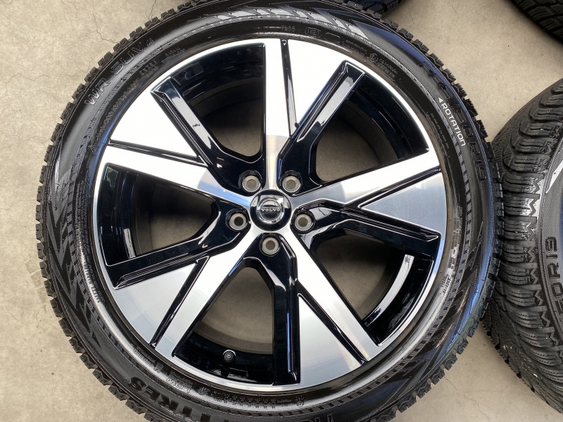 découvrez notre sélection de pneus adaptés pour votre volvo xc40. optimisez la performance, la sécurité et le confort de conduite de votre véhicule avec nos pneus de qualité supérieure, spécialement conçus pour répondre aux besoins de votre suv. faites le choix de la sécurité et de l'efficacité sur la route.