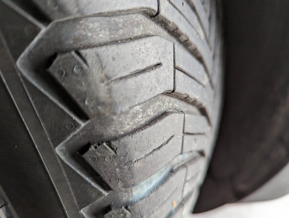 découvrez notre sélection de pneus pour le volvo xc40, alliant performance et sécurité. trouvez les meilleurs pneus adaptés à votre suv pour une conduite optimale sur tous les types de routes.