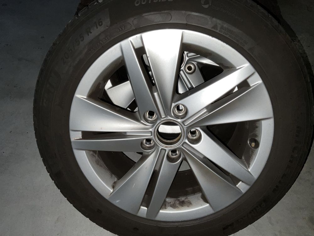 découvrez notre sélection de pneus spécialement conçus pour la vw golf viii. assurez une performance optimale, une sécurité accrue et un confort de conduite inégalé avec nos pneus adaptés à votre véhicule. explorez maintenant notre gamme pour trouver le parfait équipement pour votre golf viii.