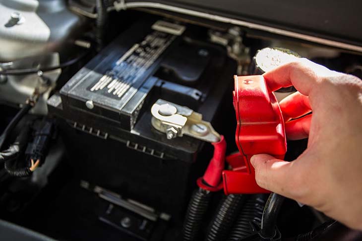 découvrez des astuces et solutions efficaces pour redémarrer un véhicule dont la batterie est défaillante. ne restez plus bloqué, apprenez à gérer les pannes de batterie avec nos conseils pratiques.