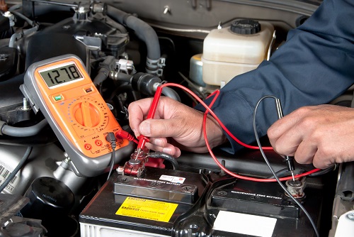 découvrez nos conseils pratiques pour redémarrer un véhicule avec une batterie défaillante. apprenez les étapes à suivre et les outils nécessaires pour relancer votre voiture en toute sécurité.