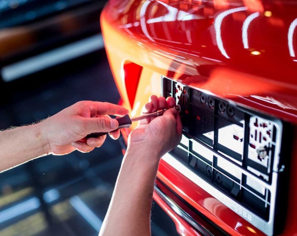 découvrez comment remplacer la plaque d'immatriculation de votre véhicule ancien. suivez nos conseils pratiques et légaux pour assurer la conformité de votre auto tout en préservant son charme d'antan.