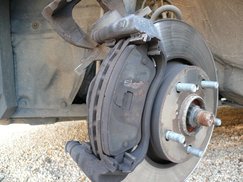 découvrez notre service de remplacement de plaquettes de frein pour garantir votre sécurité sur la route. profitez d'une intervention rapide et efficace par des professionnels qualifiés, tout en préservant votre budget. ne laissez pas l'usure compromettre votre conduite !