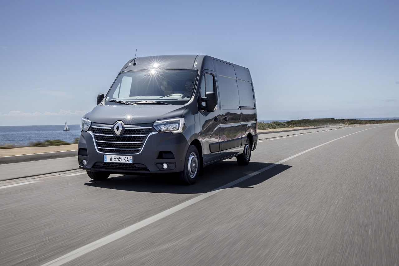 découvrez le renault master essentiels, un utilitaire fiable et performant conçu pour répondre à tous vos besoins professionnels. alliant confort, espace et technologie, il est parfait pour optimiser votre activité au quotidien.