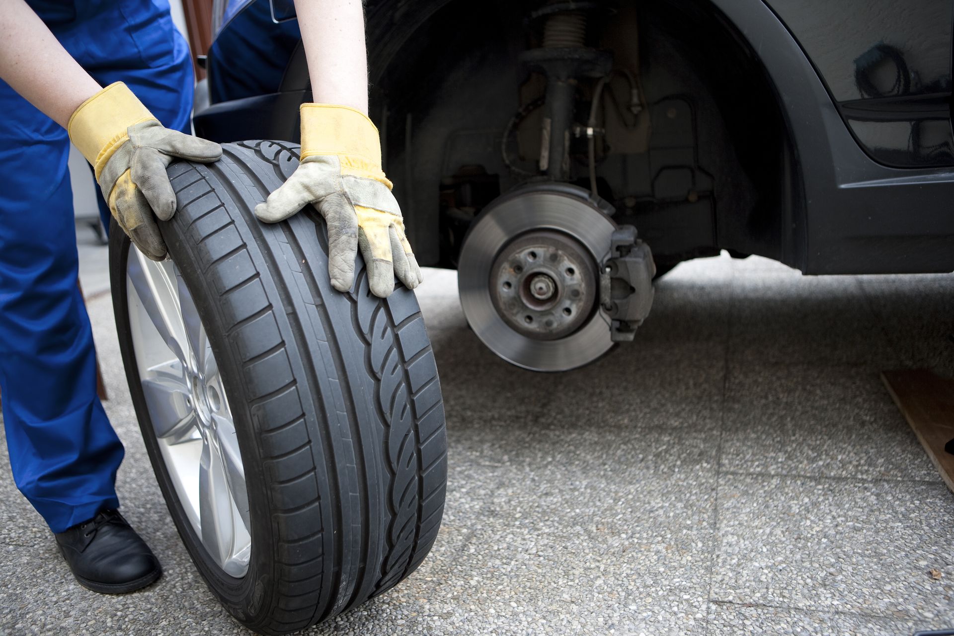 découvrez nos services de réparation et de remplacement de pneus pour garantir votre sécurité sur la route. profitez d'un service rapide et efficace, adapté à tous les types de véhicules. roulez en toute confiance avec des pneus en parfait état.