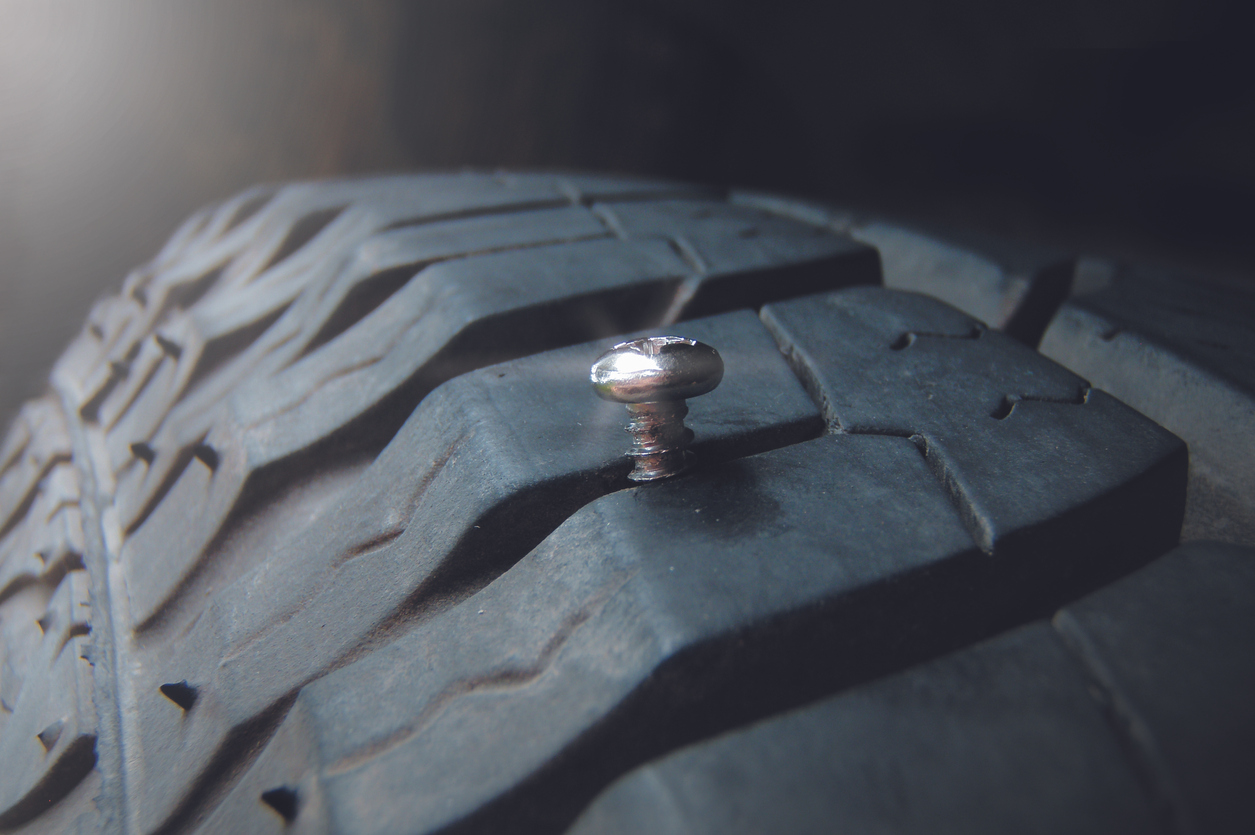 découvrez nos services de réparation de pneus tubeless, garantissant sécurité et performance. que ce soit pour un usage quotidien ou une sortie aventure, faites confiance à notre expertise pour prolonger la durée de vie de vos pneus.