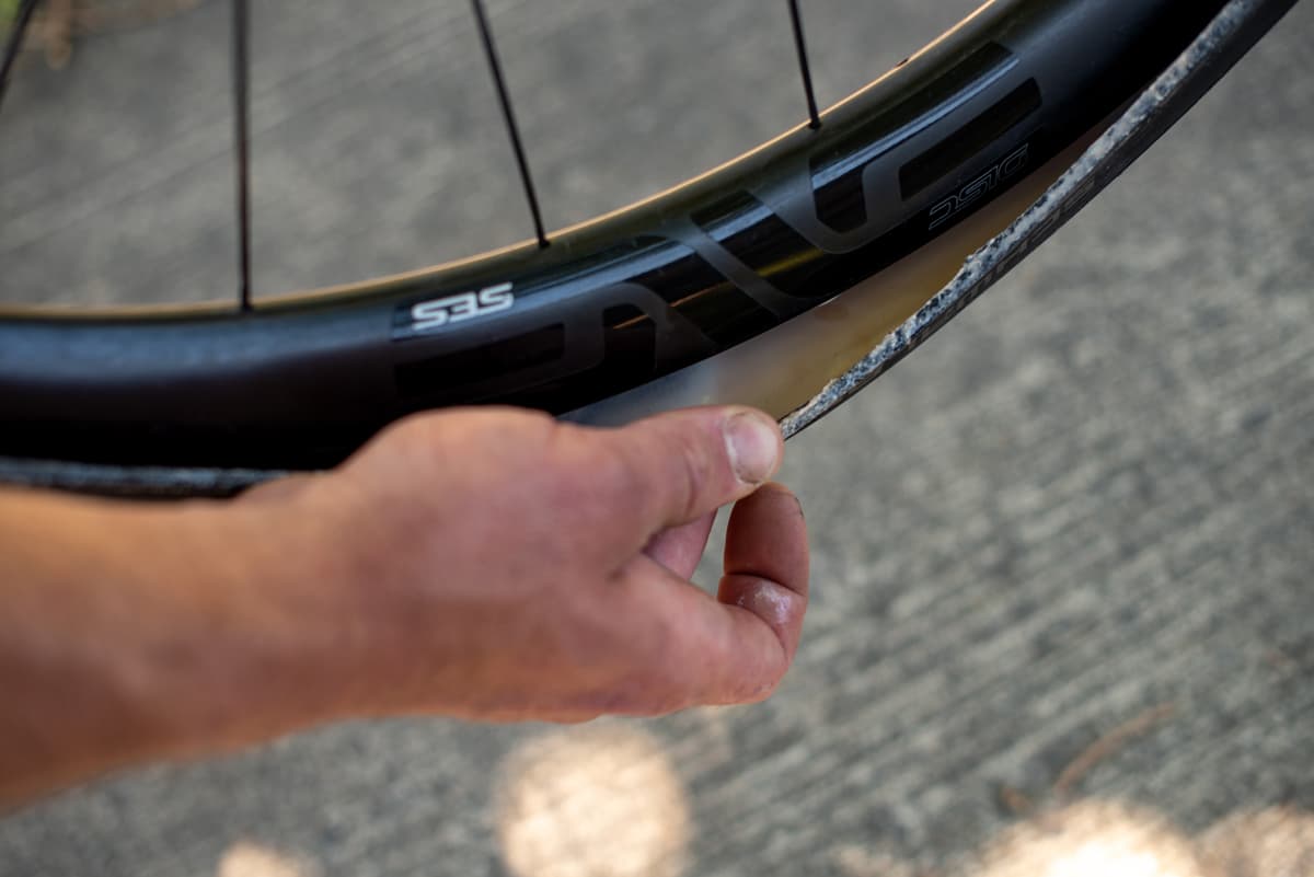 découvrez nos services de réparation de pneus tubeless. profitez d'une intervention rapide et d'une expertise professionnelle pour garantir la sécurité et la performance de votre véhicule. contactez-nous pour un diagnostic gratuit et retrouvez la route en toute sérénité.