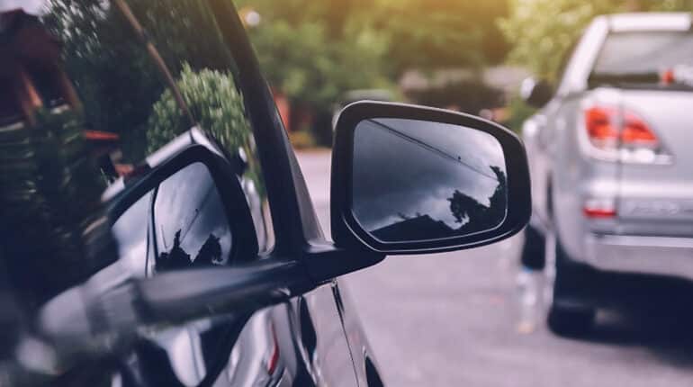 besoin d'une réparation de rétroviseur auto ? découvrez nos services professionnels pour remettre en état vos rétroviseurs endommagés rapidement et efficacement. garantissez votre sécurité et votre confort de conduite grâce à notre expertise.