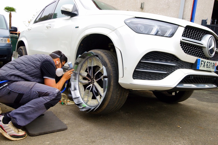 découvrez notre service de restauration de jantes. offrez une seconde vie à vos jantes abîmées grâce à notre expertise et nos techniques de pointe. transformez l'apparence de votre véhicule et améliorez sa performance avec nos solutions sur mesure.